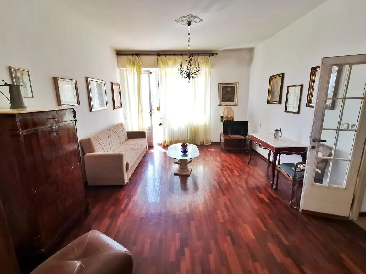 Casa Centromare Follonica Apartment 0*,